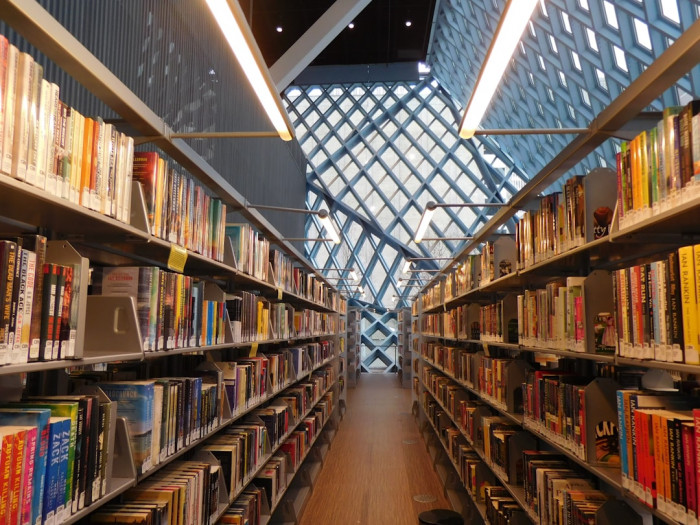 Çılgın İngilizce Öğretmeni: Batı Koleji'nde Eğlenceli Bir Öğrenme Deneyimi