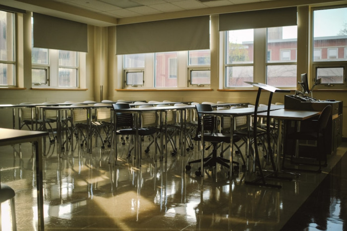 İngilizcede Eleştirel Okuma ve Yazma Dersi